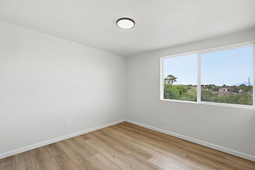 Building Photo - 5846 S Del Moral Blvd