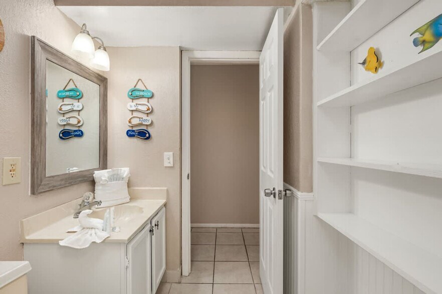 Building Photo - 8743 Thomas Dr