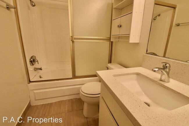 Building Photo - 1 br, 1 bath Apartment - 12241 Burbank Bou...