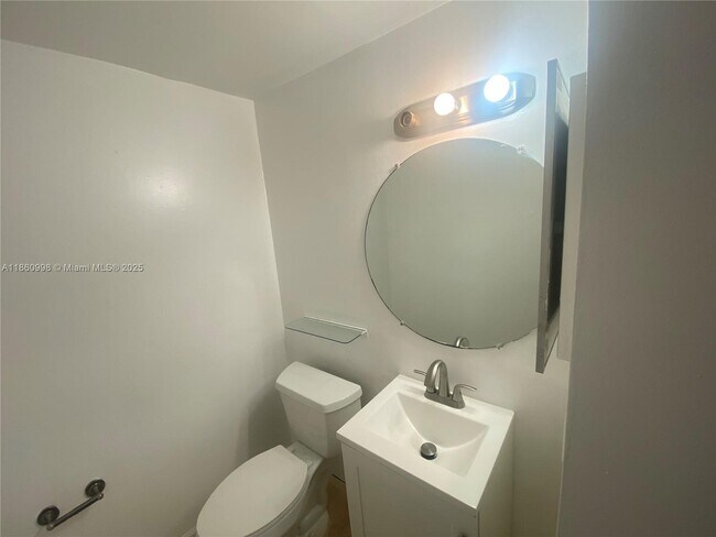 Building Photo - 7899 NE Bayshore Ct
