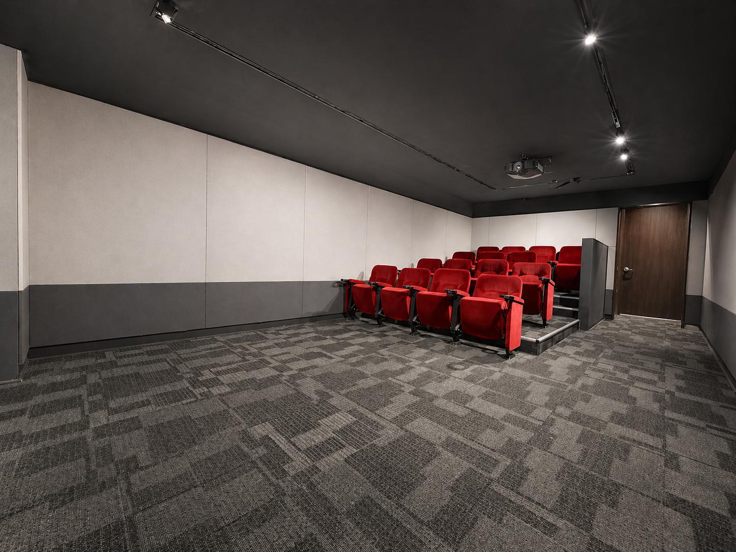 Building Photo - 323 W 96th St