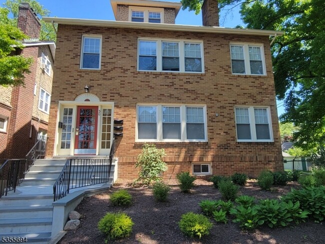 Primary Photo - 30 Walnut Pkwy