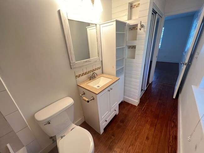 Building Photo - 2 Bedroom 2 Bath House on James Island - Charleston