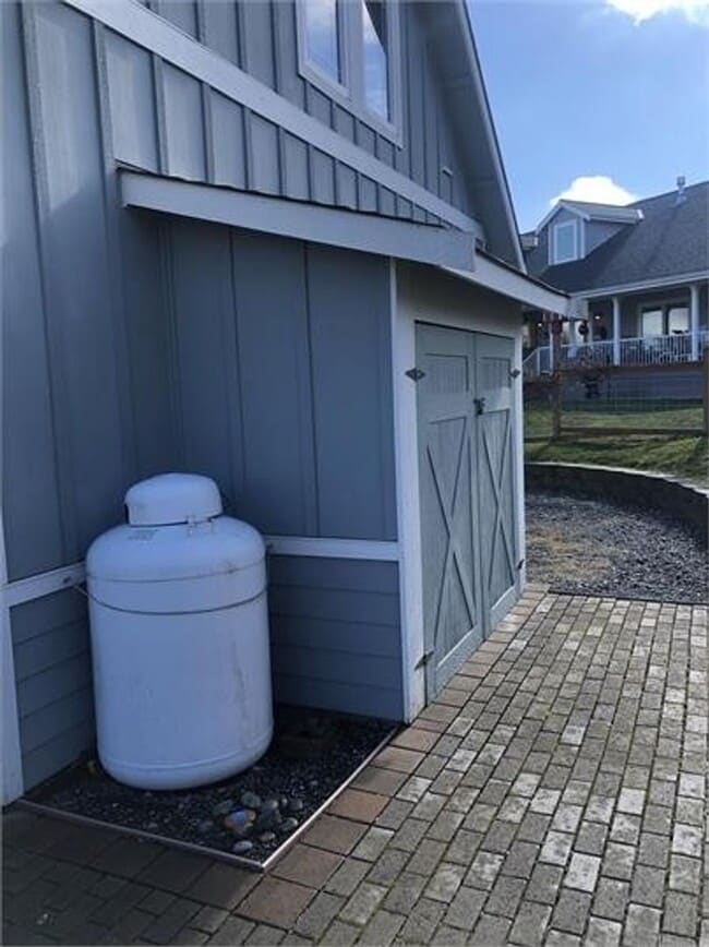 Building Photo - Location! Location! Your fully furnished Cairn Cottage is located in Coupeville! $200 MOVE IN CRE...