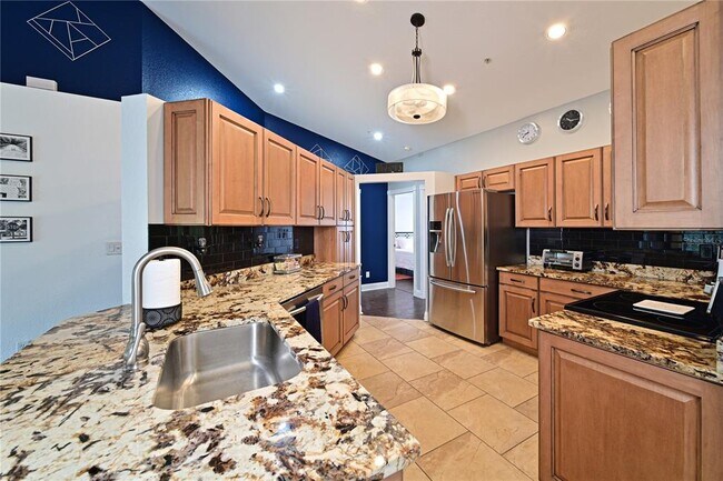 Building Photo - 6589 Fairway Gardens Dr