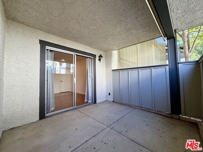 Building Photo - 1348 E Hillcrest Dr