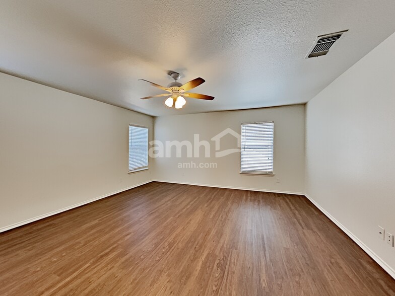 Building Photo - 742 Pinafore St