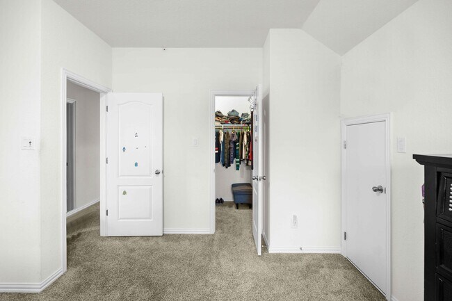 Building Photo - Welcome to your slice of paradise in Round...