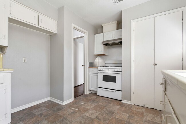 Building Photo - 6520/6522 SAINT MORITZ AVE