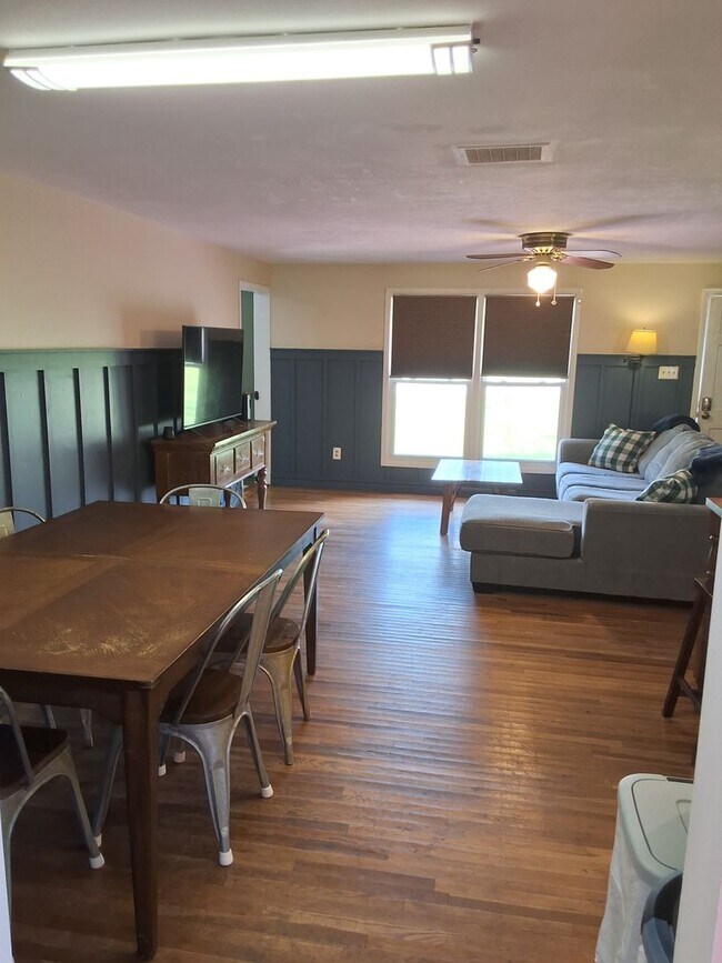 Building Photo - Fully Furnished home in Beaufort