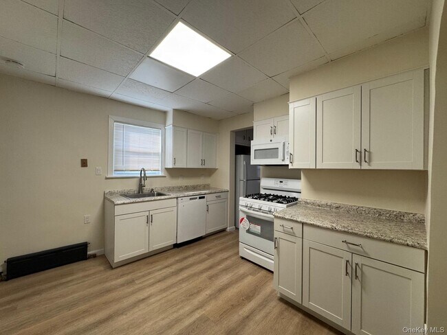 Building Photo - 169 Lockwood Ave