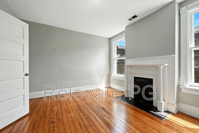 Building Photo - 24 S Davis Ave