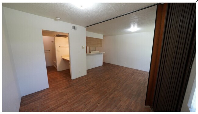 Building Photo - BRANDYWOOD PARK!!! FREE UTILITIES!! GREAT ...