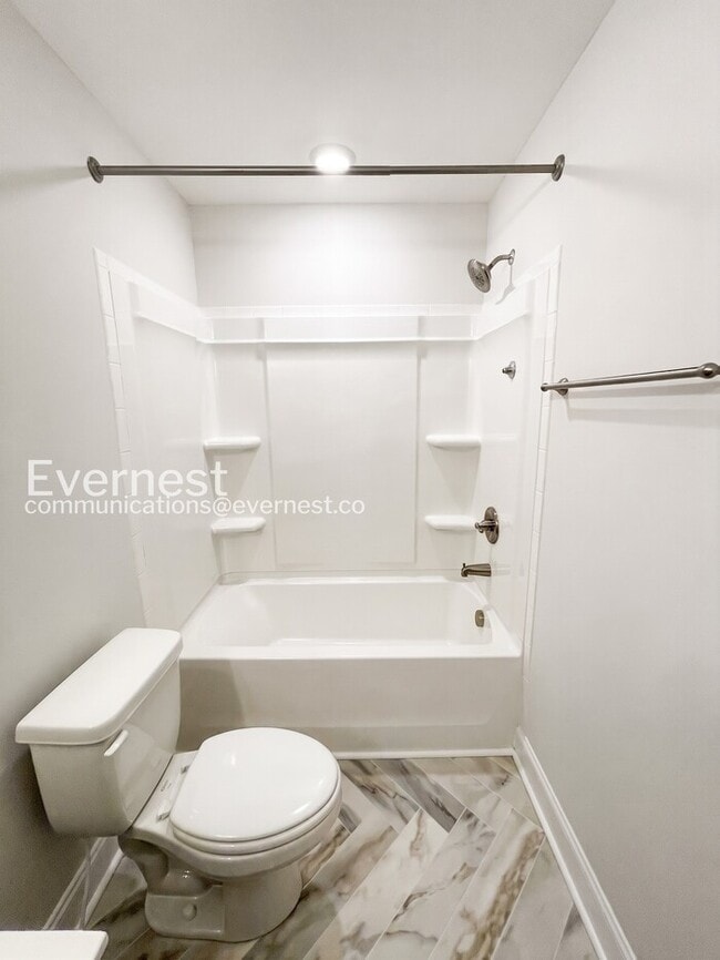 Building Photo - 215 King Rd