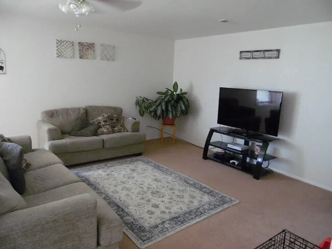 Building Photo - 2402 Sunrise Ct