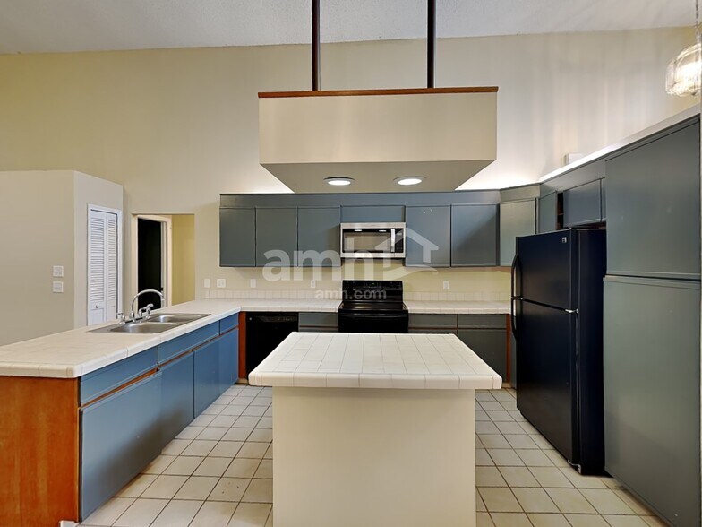 Building Photo - 4615 Tiffany Woods Cir