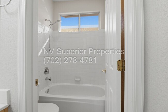 Building Photo - SE!! 4 Bedrooms!! Single Story!!! 3 Car Garage!!! Gated!! Water Conditioner!! All Appliances!!! F...