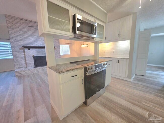 Building Photo - 760 Briarwood Dr