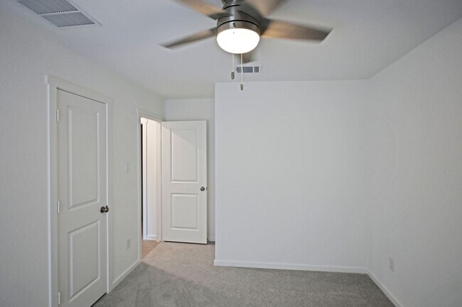 Building Photo - 223 Zyra Ave