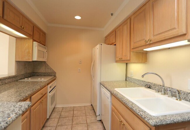 Building Photo - Enjoy the best of both worlds with our affordable luxury 1-bedroom apartments