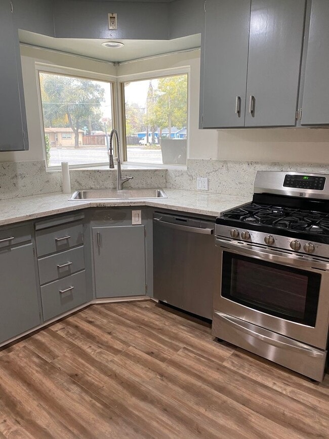 Building Photo - 1516 Scenic Dr