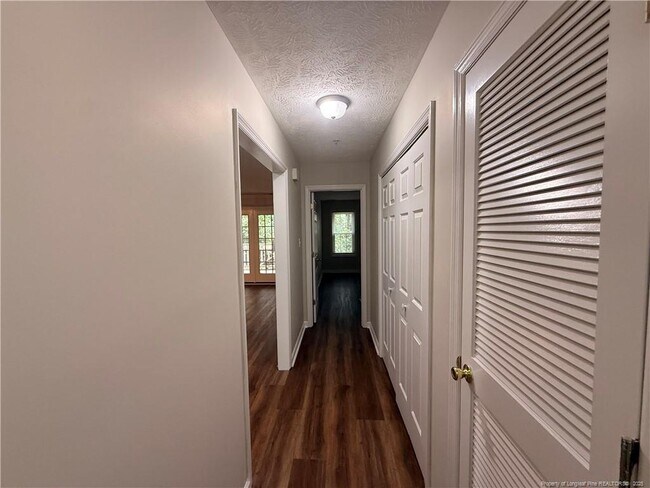 Building Photo - 412 Bubble Creek Ct