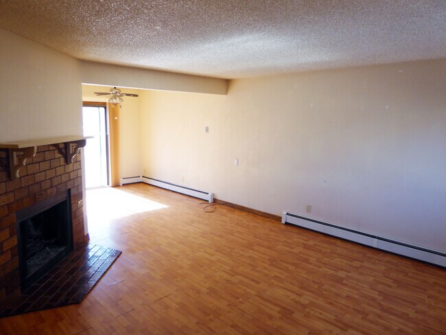Building Photo - 1624 Azalea Dr