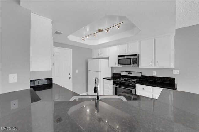 Building Photo - 2830 Belleza Ln