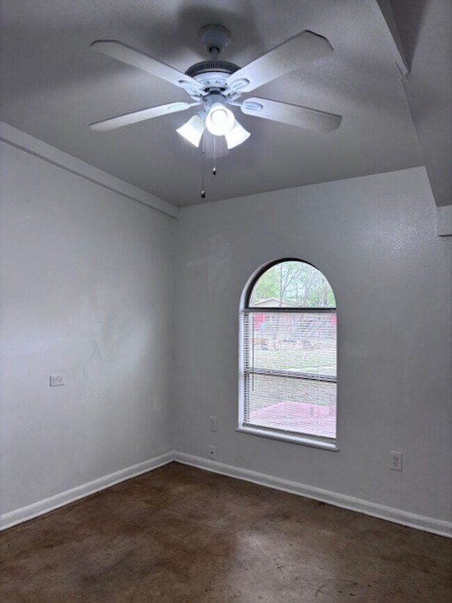 Building Photo - 2707 W Craig