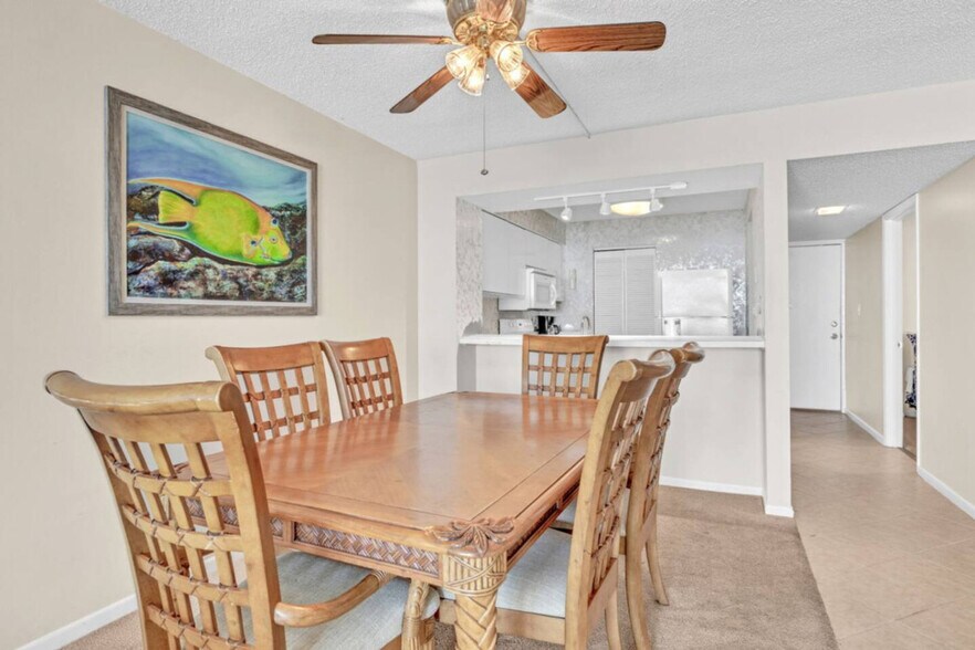 Building Photo - 7205 Thomas Dr