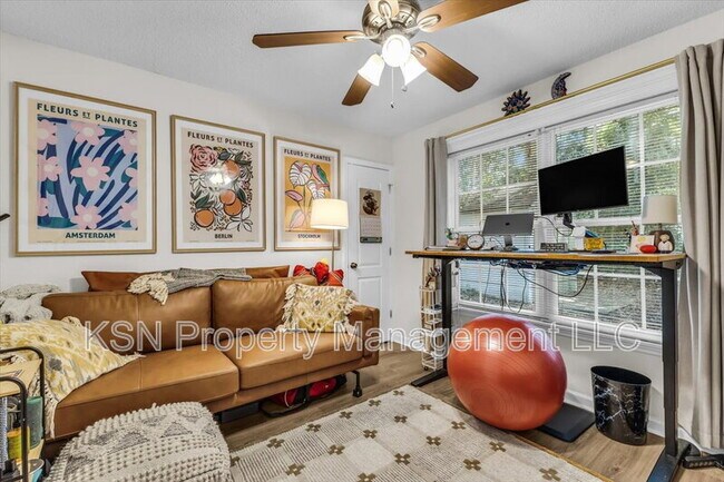Building Photo - 7317 Leghorn St