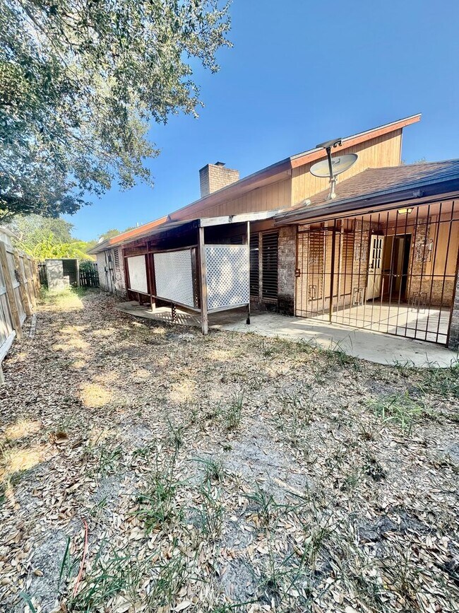 Building Photo - 5909 Golden Canyon Dr