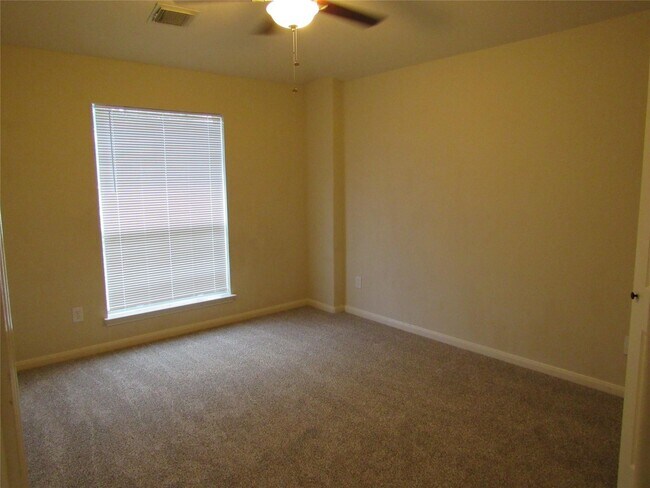 Building Photo - 6338 Applewood Forest Dr