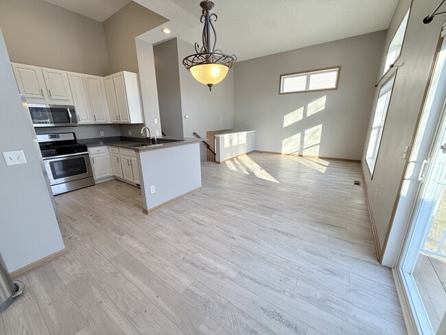 Building Photo - 10515 Pond Curve