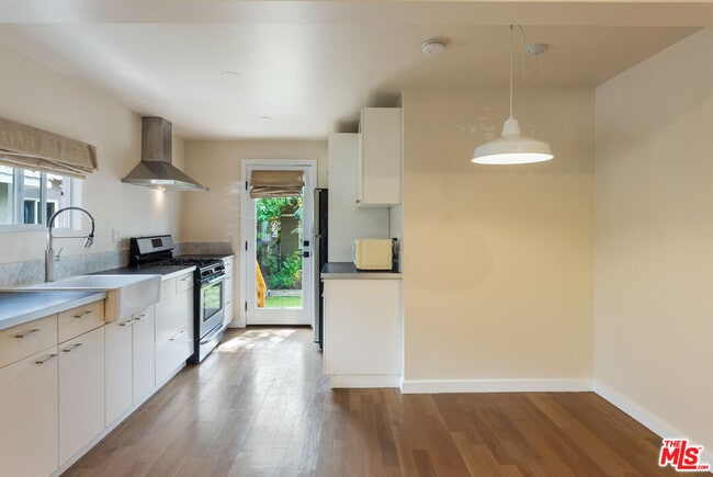 Building Photo - 6208 Hayes Ave