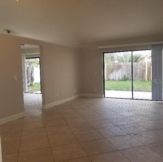 Building Photo - 3359 Hillmont Cir