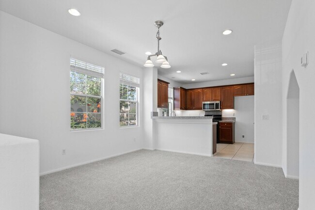Building Photo - AVAILABLE NOW! GORGEOUS 3 BED / 2.5 BATH in Campanile in Cathedral City!