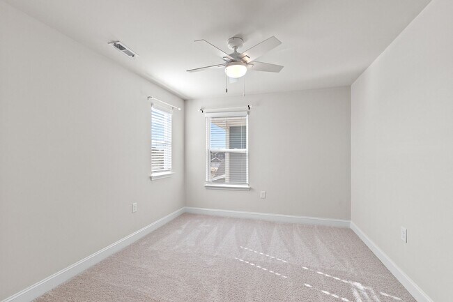 Building Photo - **Beautiful Wendell Home 3/2.5 W/ Fenced in Yard**