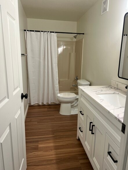 Building Photo - 405 Mill St