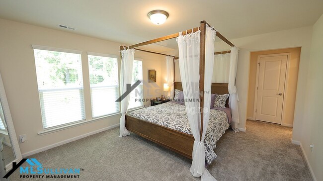 Building Photo - 291 White Oak Ridge Dr