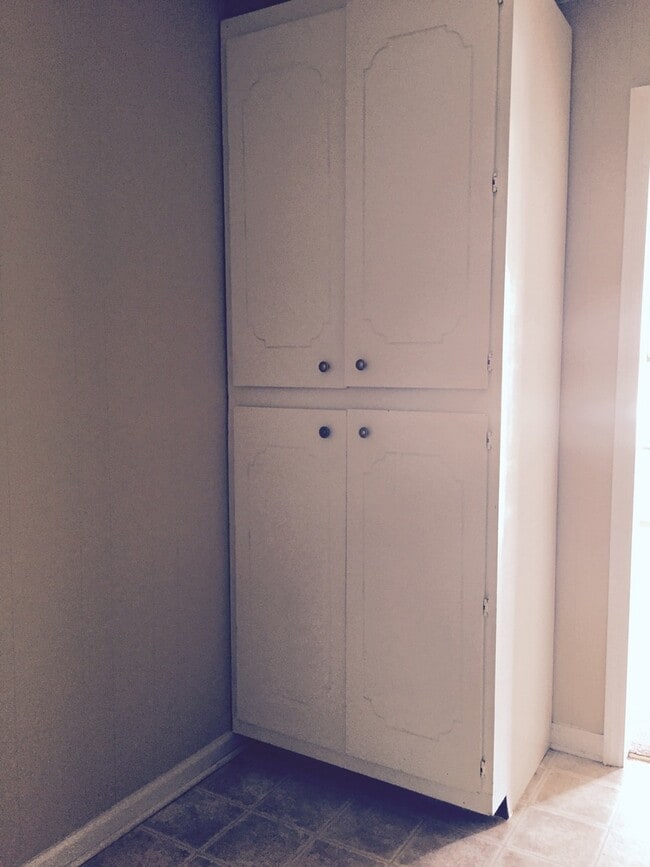 Building Photo - Duplex on East University Drive!