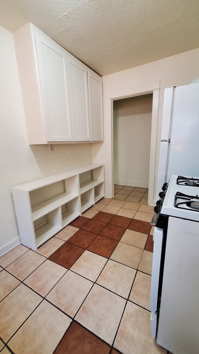 Kitchen - 3305 W 27th St