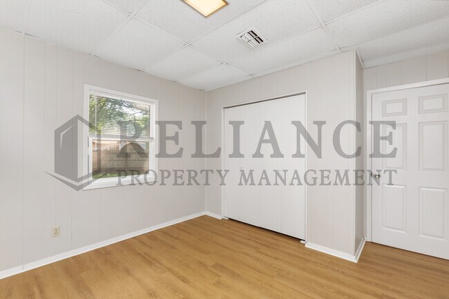Building Photo - 300 W Breese Ave
