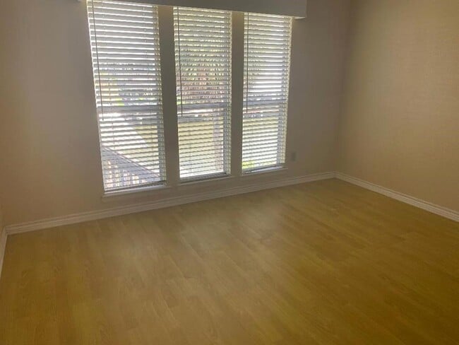 Building Photo - 19 N White Heron Dr