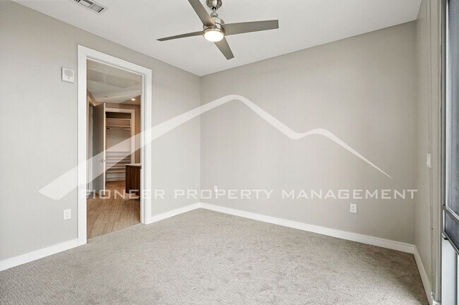 Building Photo - Modern Condo with Washer/Dryer and Central AC