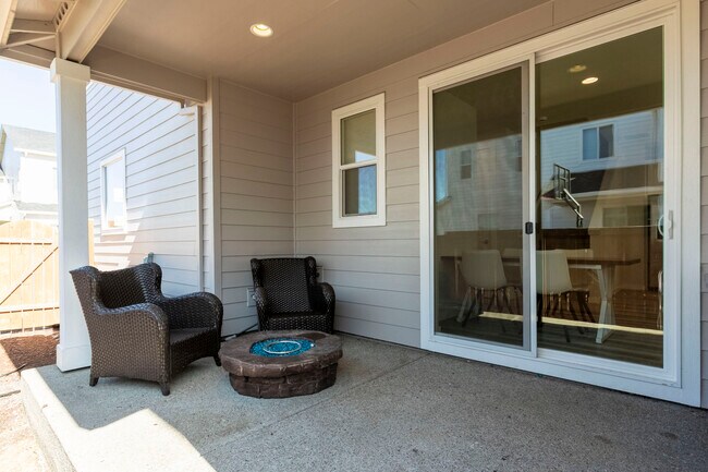 Building Photo - 6533 Lupine Ln