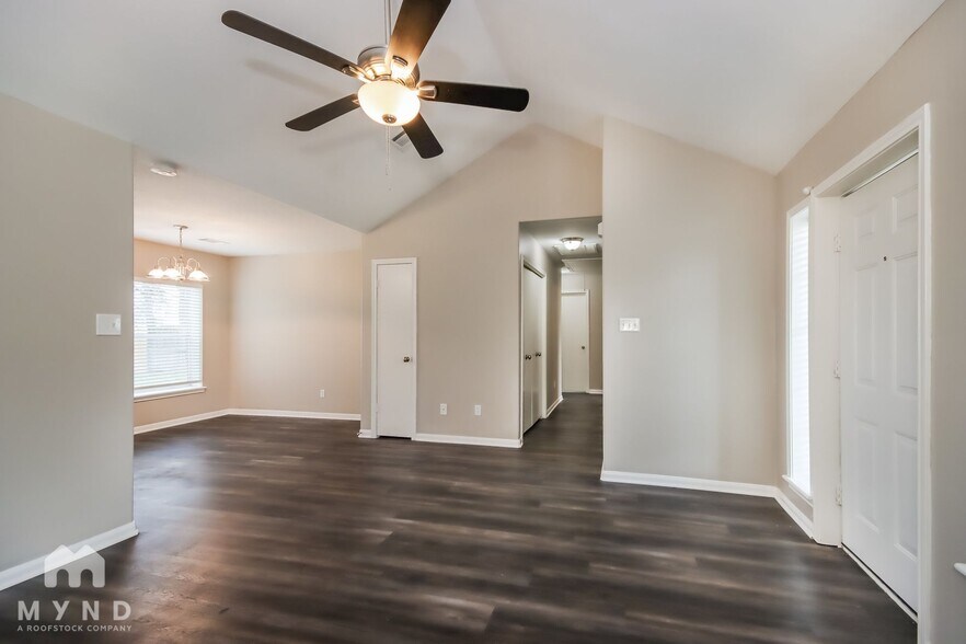 Building Photo - 126 Kellyn Oaks Dr