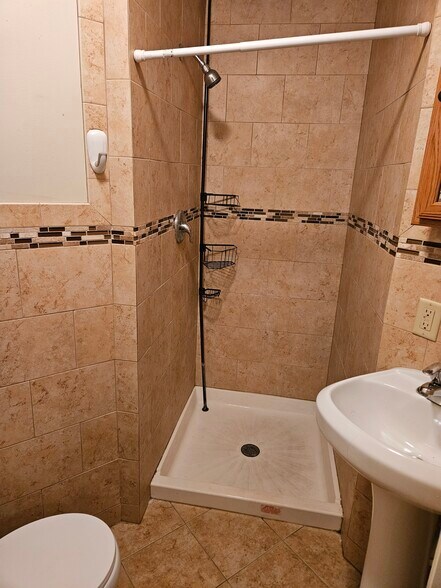 Bathroom - 1207 W 7th Ave