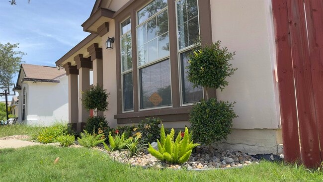Building Photo - 3601 Nubes Dr