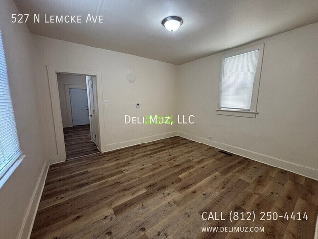 Building Photo - 527 N Lemcke Ave